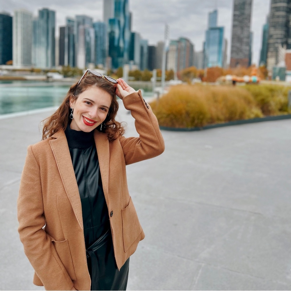 Meet your Posher, Eliona
